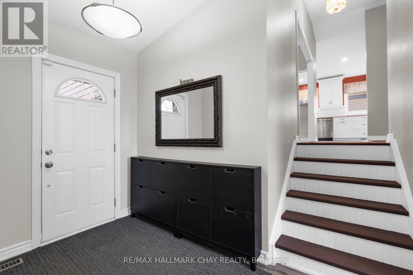 53 Heather Street, Barrie, Ontario  L4N 4M9 - Photo 5 - S12425132
