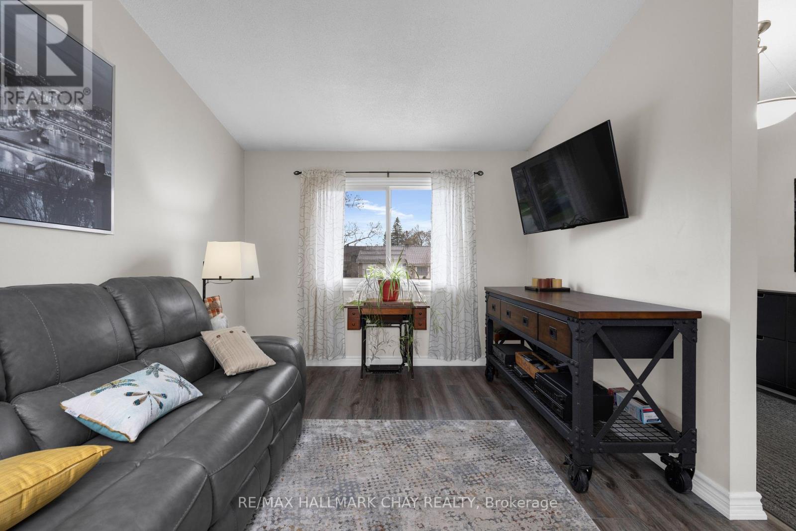 53 Heather Street, Barrie, Ontario  L4N 4M9 - Photo 6 - S12425132