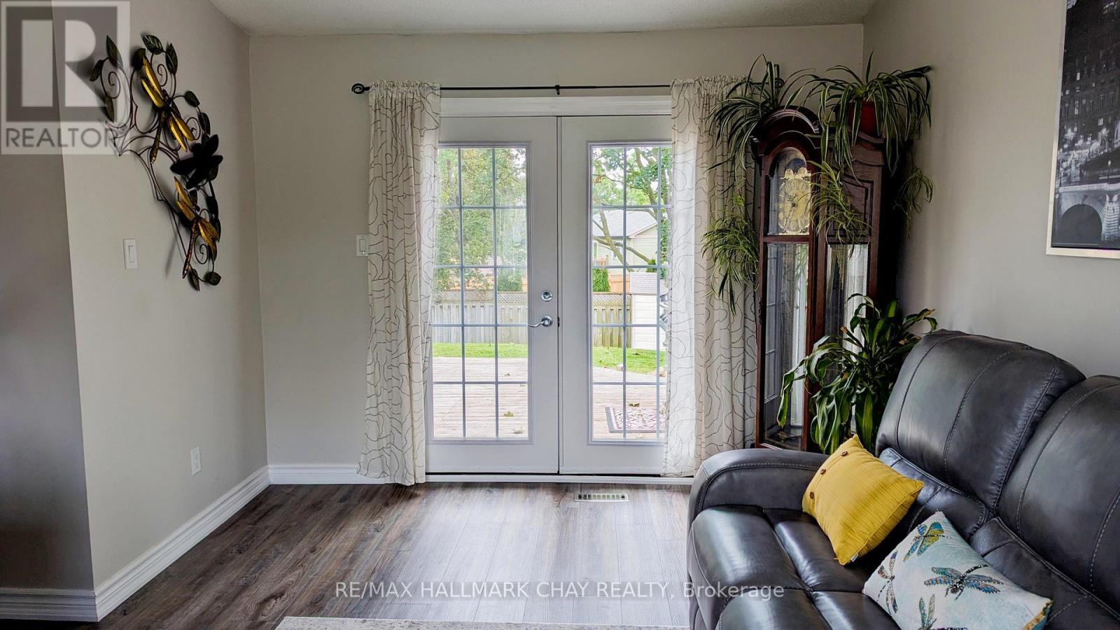 53 Heather Street, Barrie, Ontario  L4N 4M9 - Photo 7 - S12425132