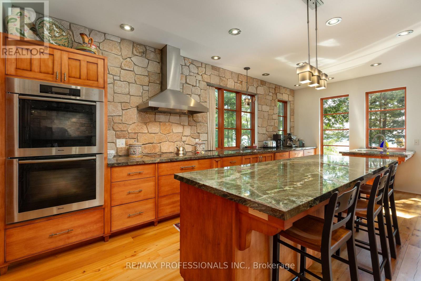 12 Walker Road, Tiny, Ontario  L0L 2J0 - Photo 12 - S12425143
