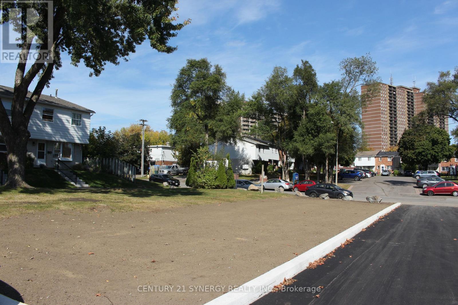 662 Hochelaga Street, Ottawa, Ontario  K1K 2E9 - Photo 3 - X12423374