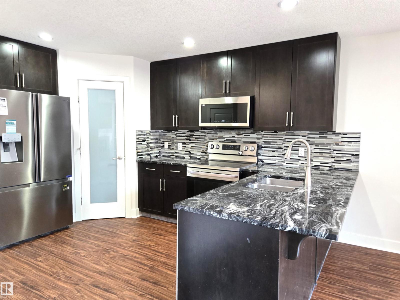 15135 31 St Nw, Edmonton, Alberta  T5Y 0S2 - Photo 2 - E4456826