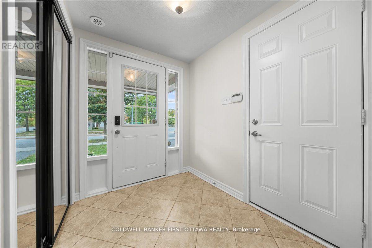 121 Par-La-Ville Circle, Ottawa, Ontario  K2S 0M3 - Photo 2 - X12425178