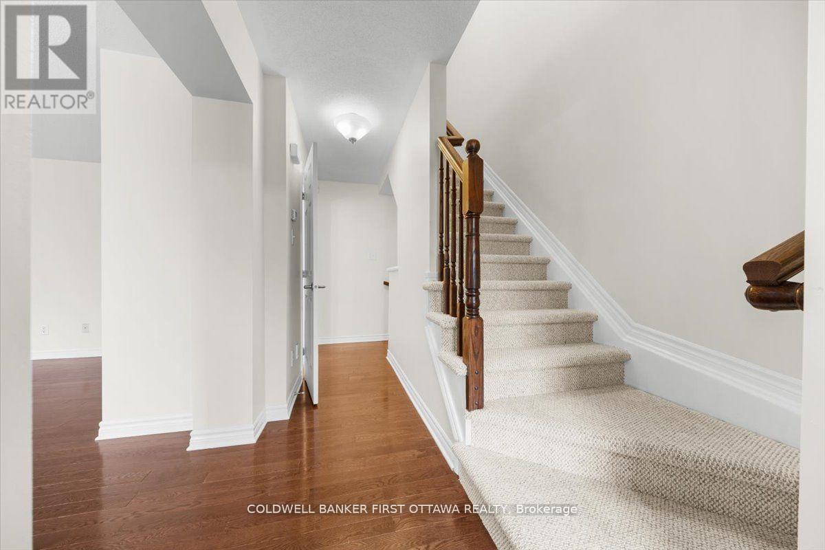 121 Par-La-Ville Circle, Ottawa, Ontario  K2S 0M3 - Photo 3 - X12425178
