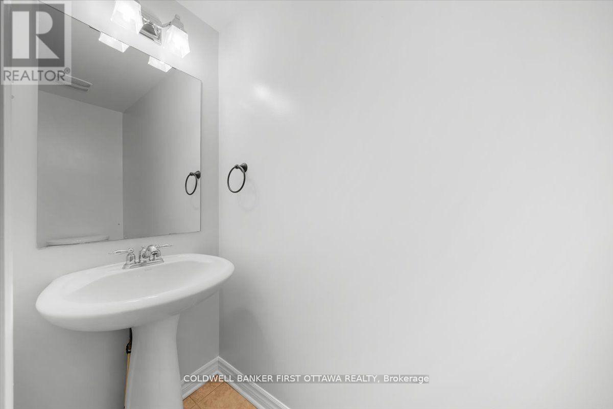 121 Par-La-Ville Circle, Ottawa, Ontario  K2S 0M3 - Photo 4 - X12425178