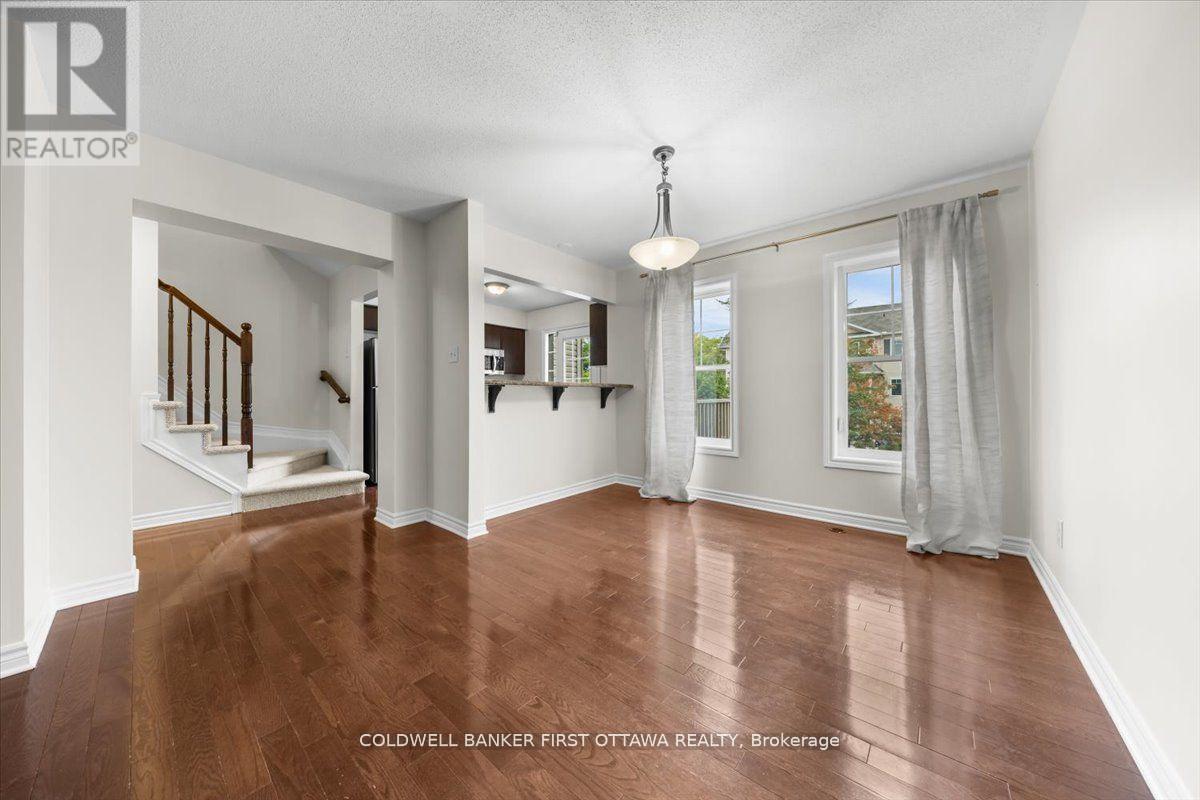 121 Par-La-Ville Circle, Ottawa, Ontario  K2S 0M3 - Photo 5 - X12425178