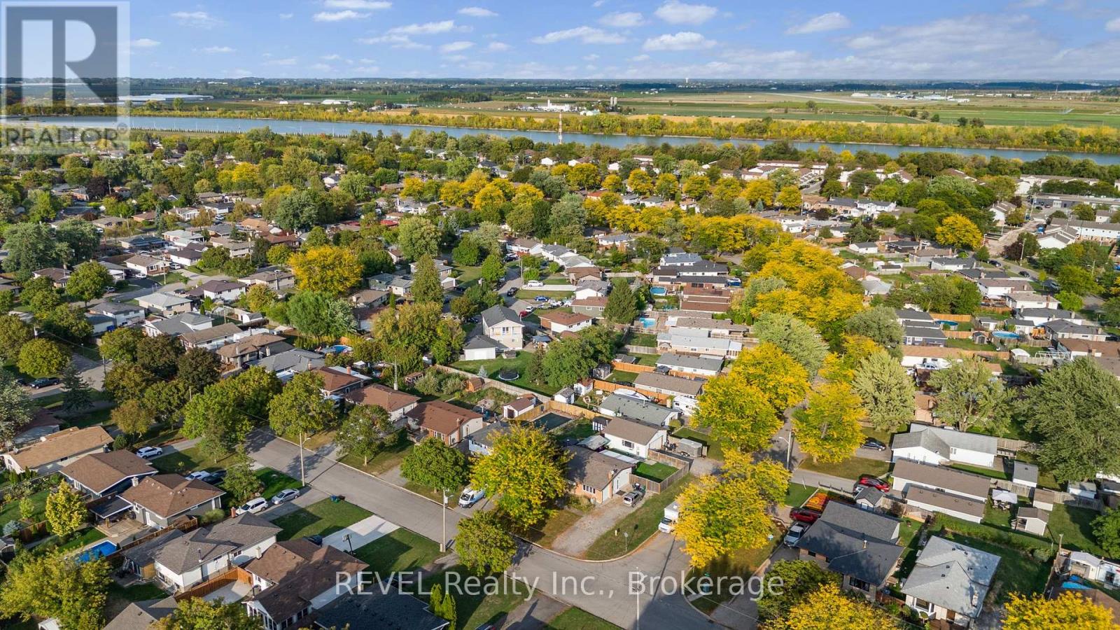16 Roxborough Court, St. Catharines, Ontario  L2M 6E3 - Photo 10 - X12425175