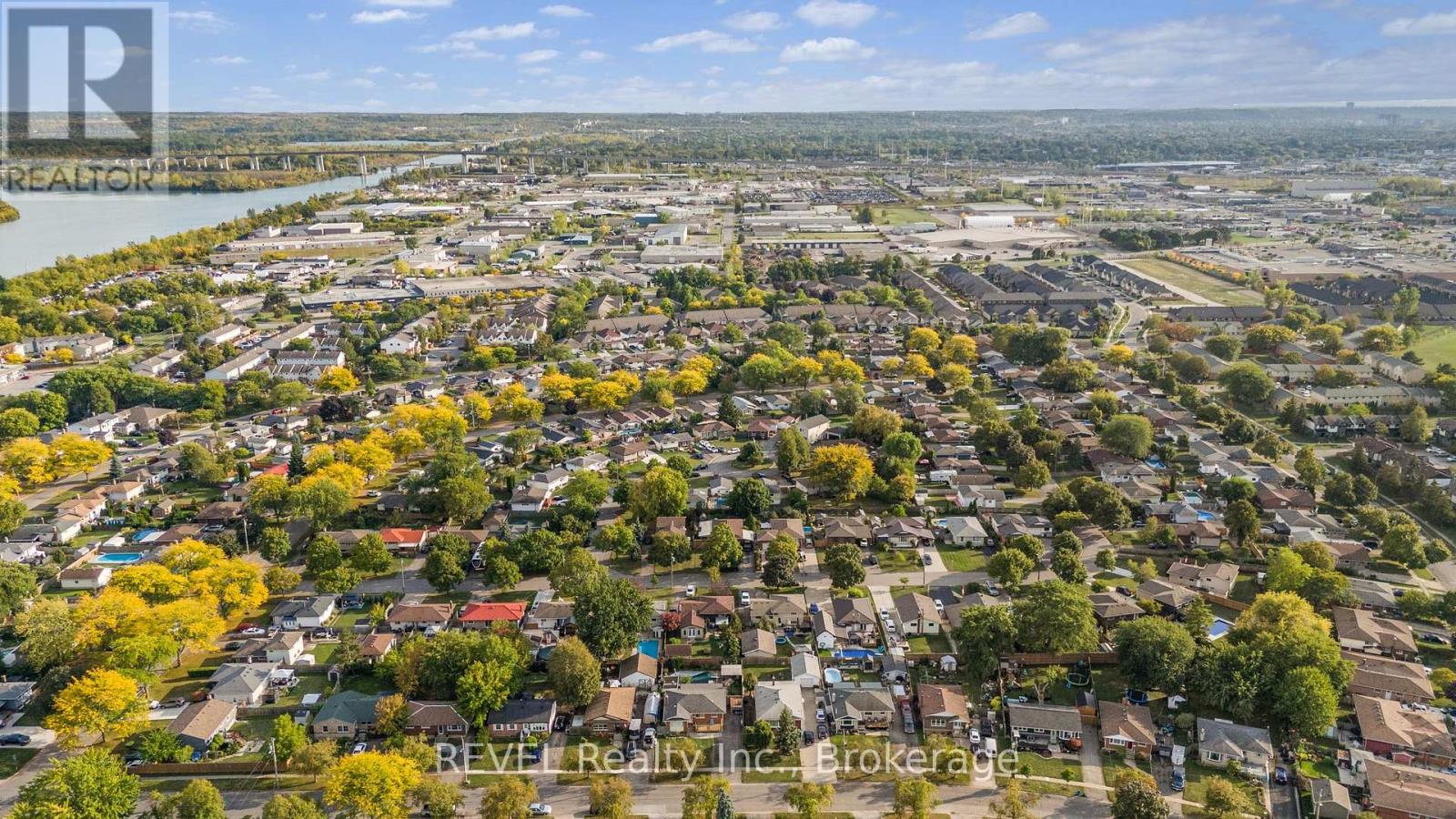 16 Roxborough Court, St. Catharines, Ontario  L2M 6E3 - Photo 11 - X12425175