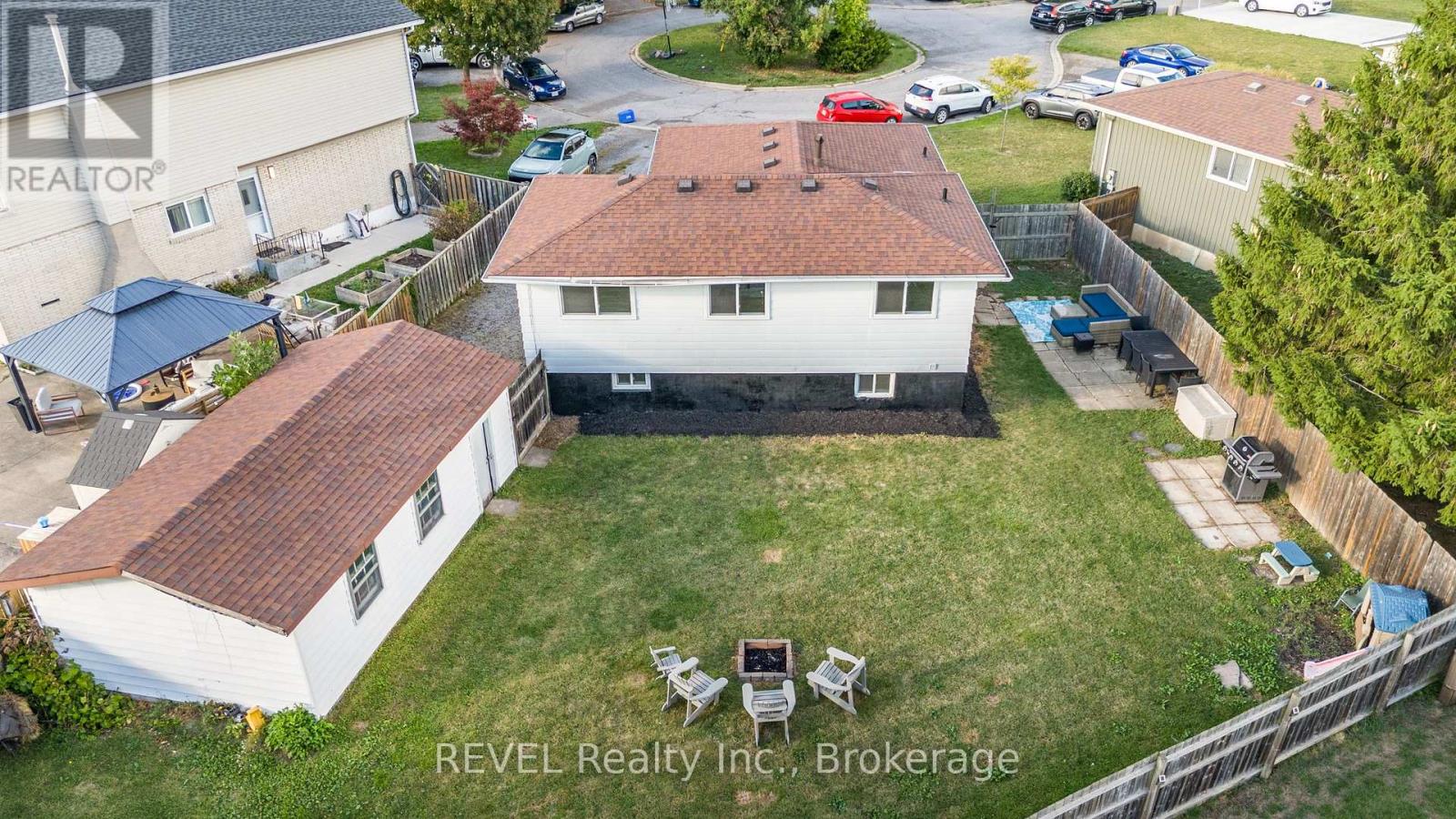 16 Roxborough Court, St. Catharines, Ontario  L2M 6E3 - Photo 15 - X12425175