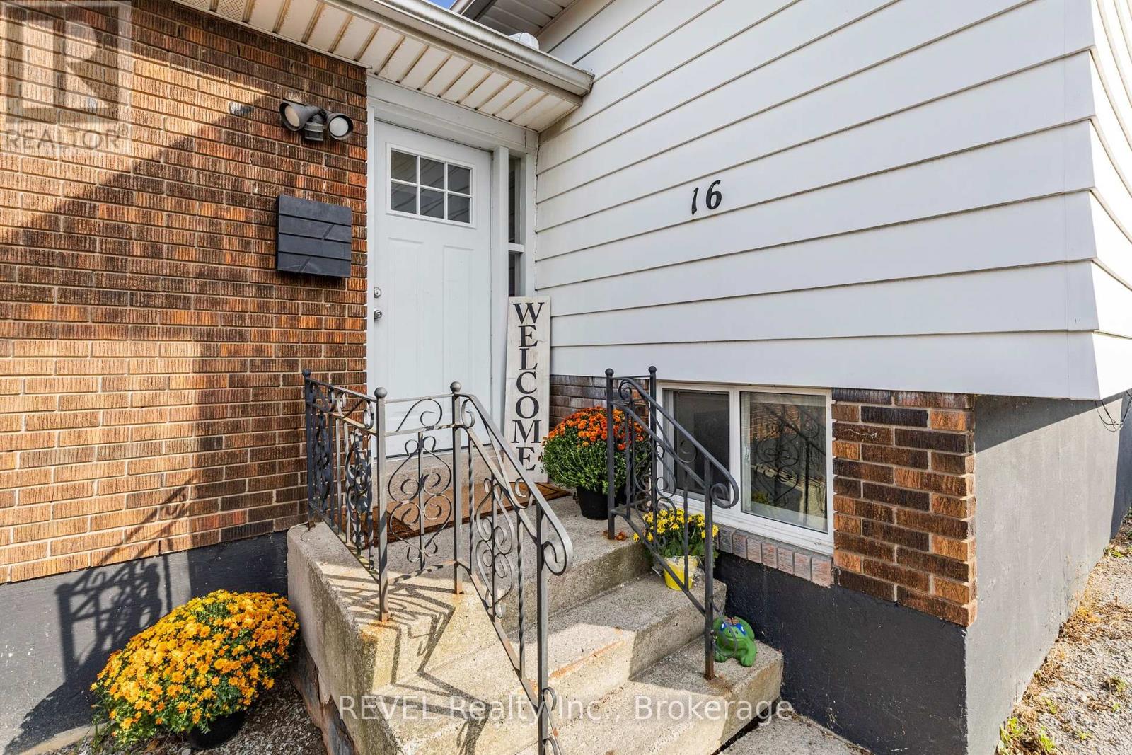 16 Roxborough Court, St. Catharines, Ontario  L2M 6E3 - Photo 16 - X12425175