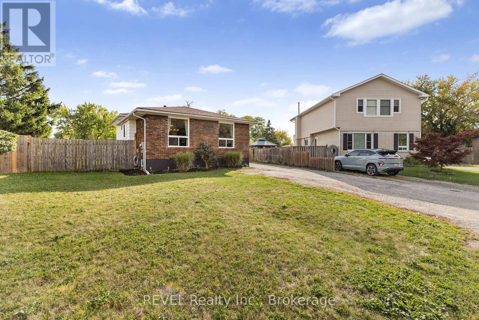 16 Roxborough Court, St. Catharines, Ontario  L2M 6E3 - Photo 5 - X12425175