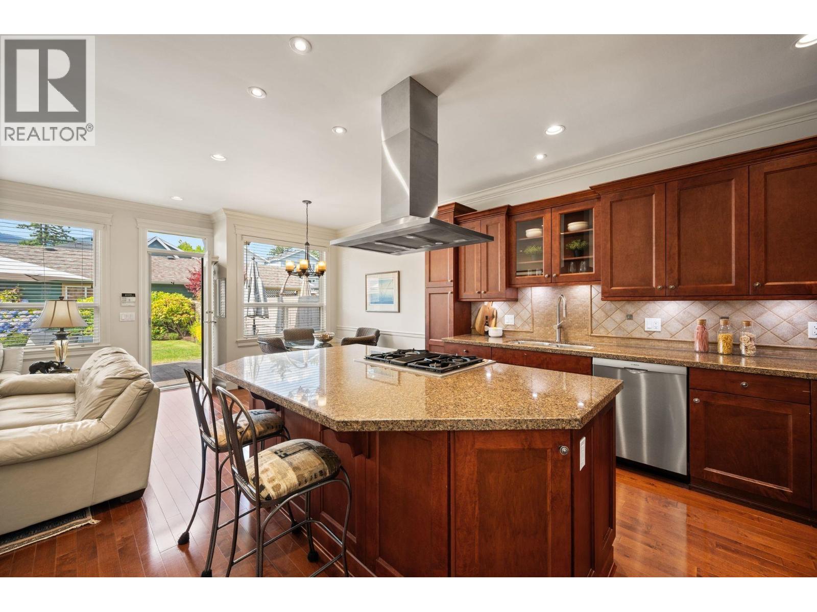 336 E 12th Street, North Vancouver, British Columbia  V7L 2J9 - Photo 12 - R3052095