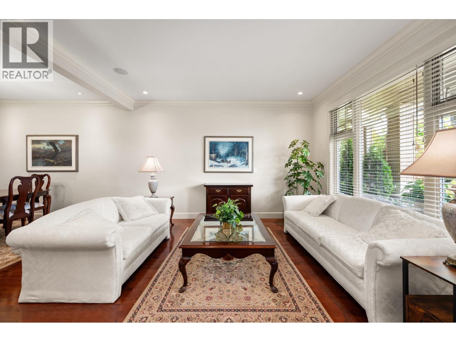 336 E 12th Street, North Vancouver, British Columbia  V7L 2J9 - Photo 2 - R3052095