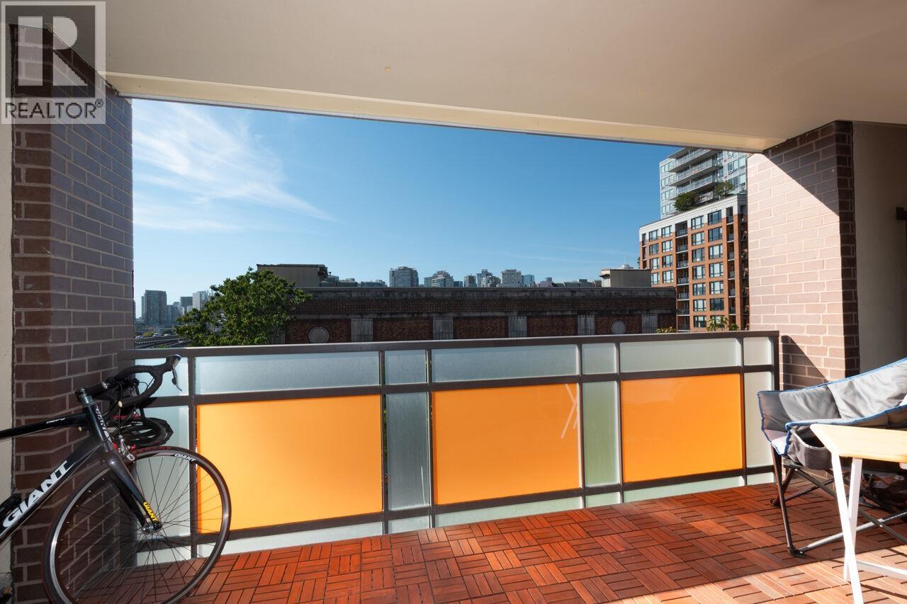 503 718 Main Street, Vancouver, British Columbia  V6A 2V7 - Photo 3 - R3049671