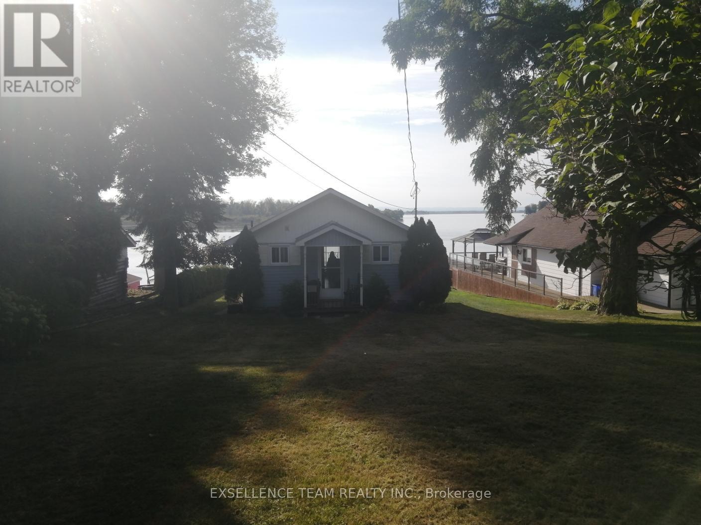 6803 St. Louis Point Road S, South Glengarry, Ontario  K0C 2E0 - Photo 10 - X12410453