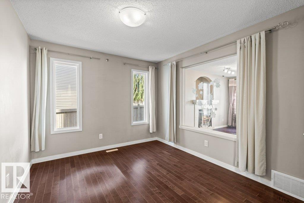 7011 Strom Ln Nw, Edmonton, Alberta  T6R 0T1 - Photo 11 - E4459317