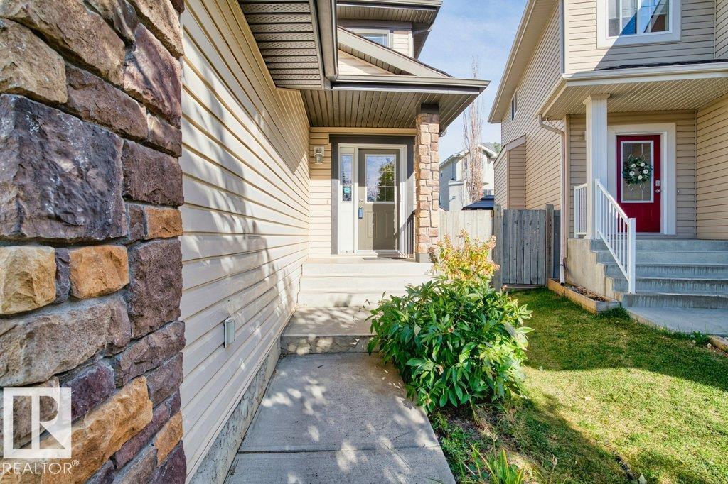 7011 Strom Ln Nw, Edmonton, Alberta  T6R 0T1 - Photo 2 - E4459317