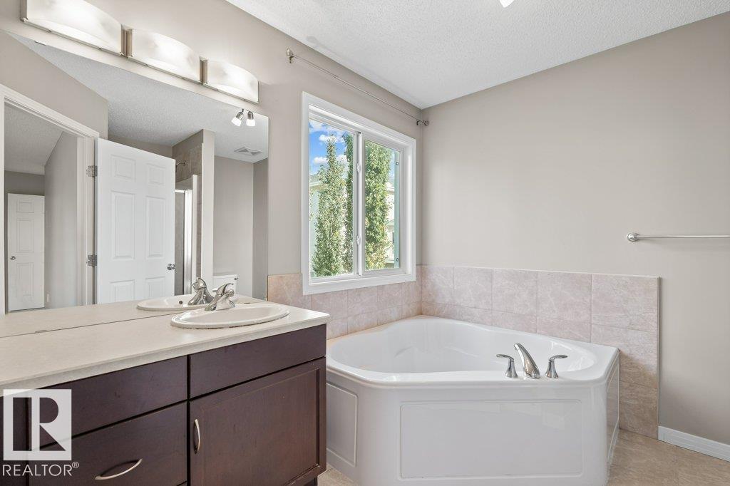 7011 Strom Ln Nw, Edmonton, Alberta  T6R 0T1 - Photo 28 - E4459317