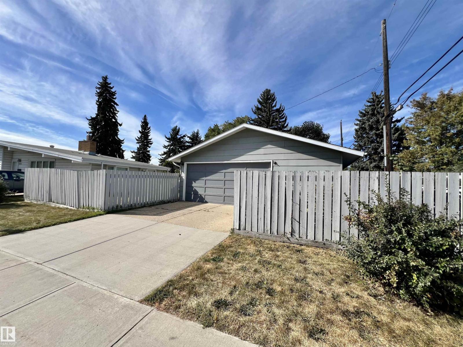 10212 Fulton Rd Nw, Edmonton, Alberta  T6A 3T6 - Photo 4 - E4459318