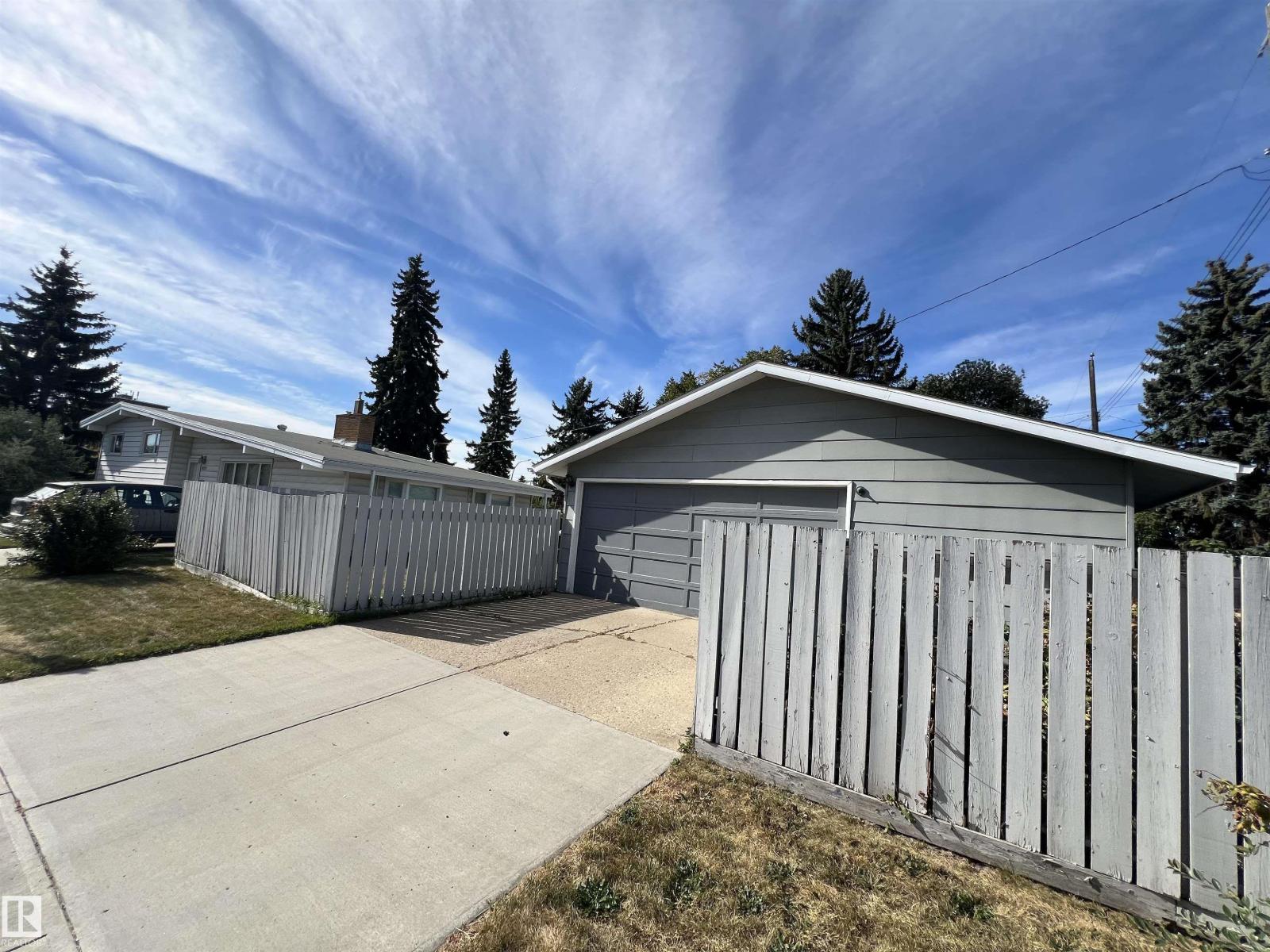 10212 Fulton Rd Nw, Edmonton, Alberta  T6A 3T6 - Photo 5 - E4459318