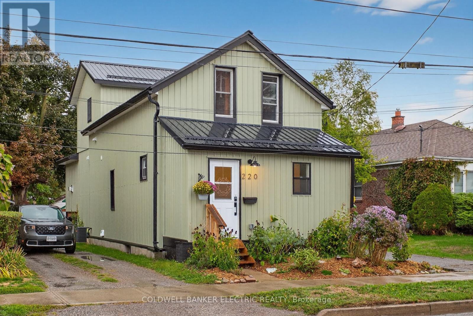 220 Rogers Street, Peterborough, Ontario  K9H 1W3 - Photo 2 - X12425184