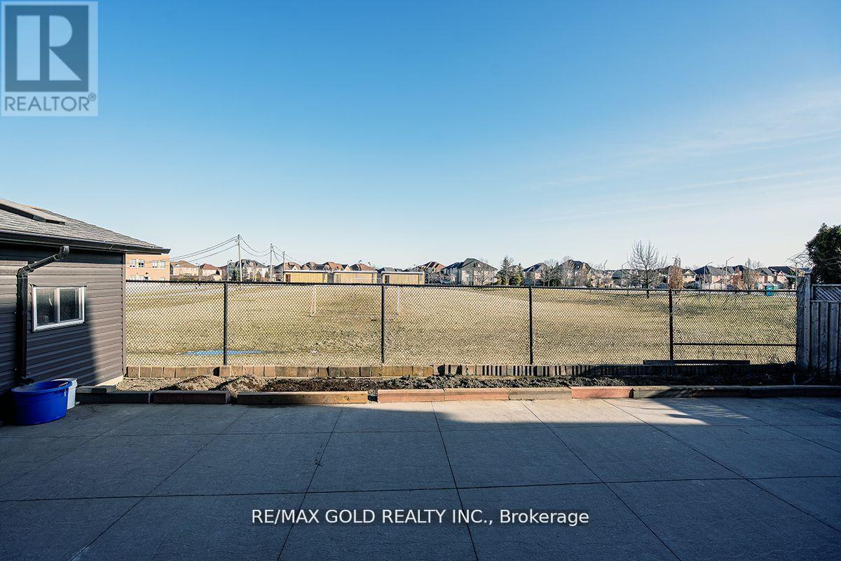 17 Yellow Pine Road, Brampton, Ontario  L6P 2E4 - Photo 18 - W12425164