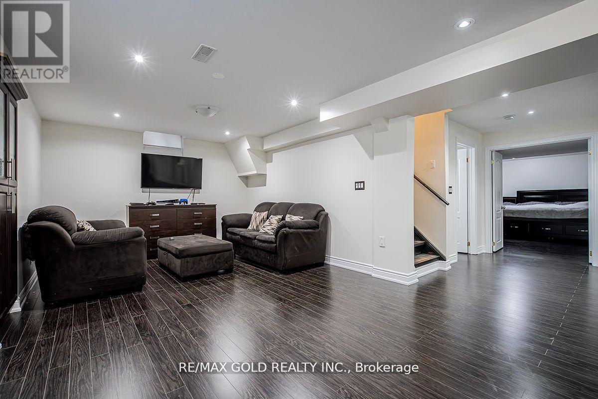 17 Yellow Pine Road, Brampton, Ontario  L6P 2E4 - Photo 38 - W12425164