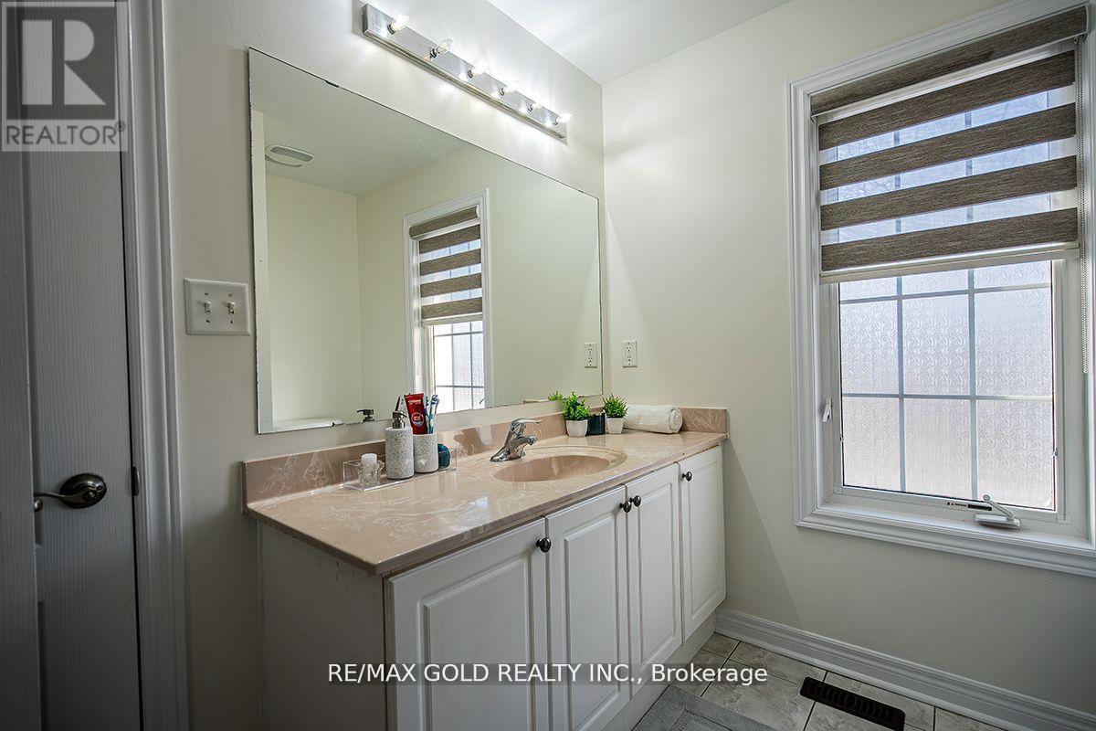 17 Yellow Pine Road, Brampton, Ontario  L6P 2E4 - Photo 32 - W12425164