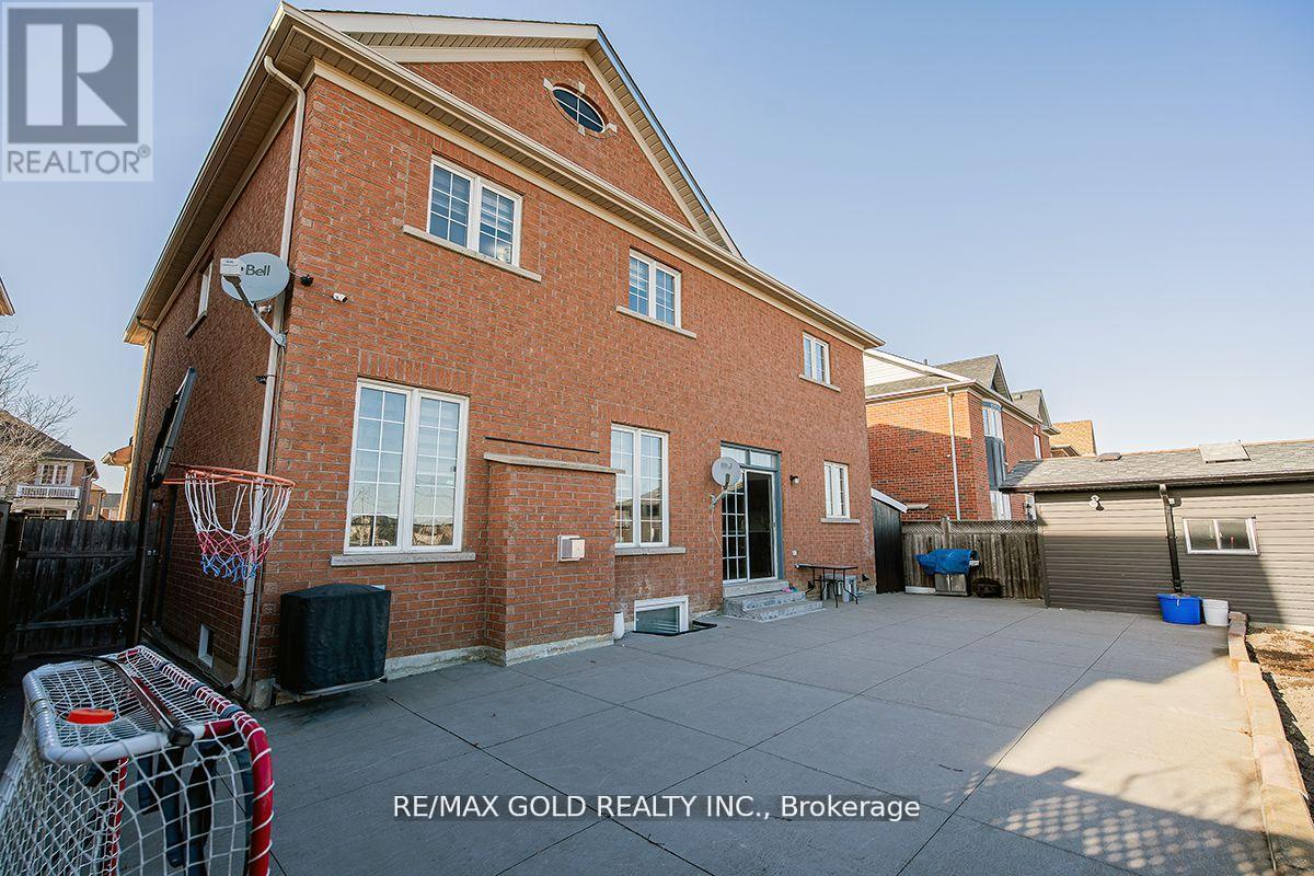 17 Yellow Pine Road, Brampton, Ontario  L6P 2E4 - Photo 47 - W12425164