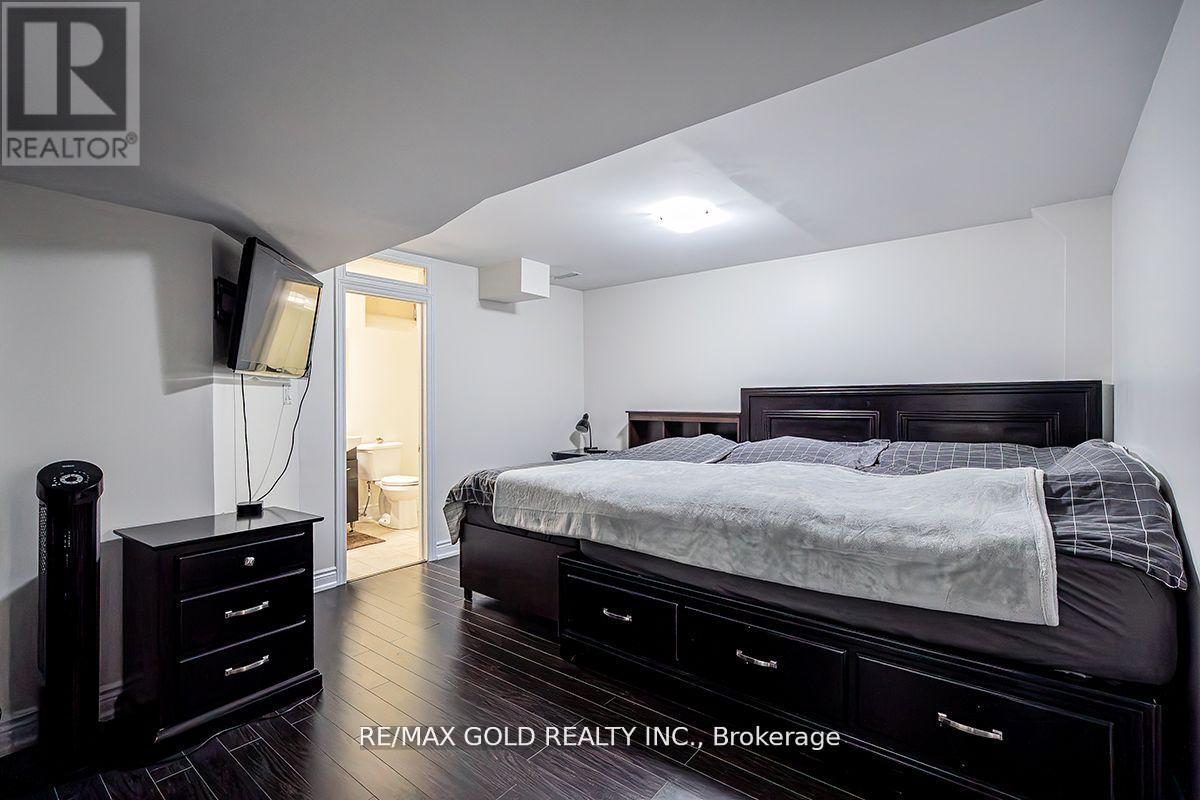 17 Yellow Pine Road, Brampton, Ontario  L6P 2E4 - Photo 43 - W12425164