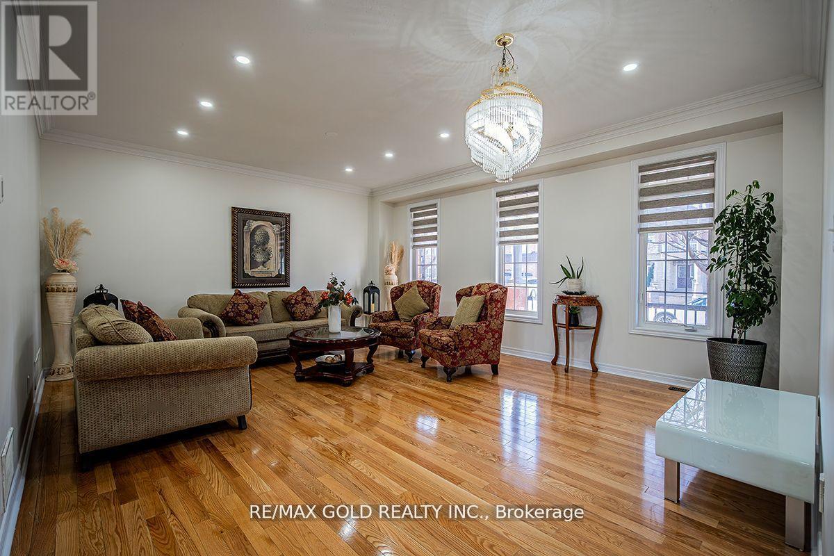 17 Yellow Pine Road, Brampton, Ontario  L6P 2E4 - Photo 6 - W12425164