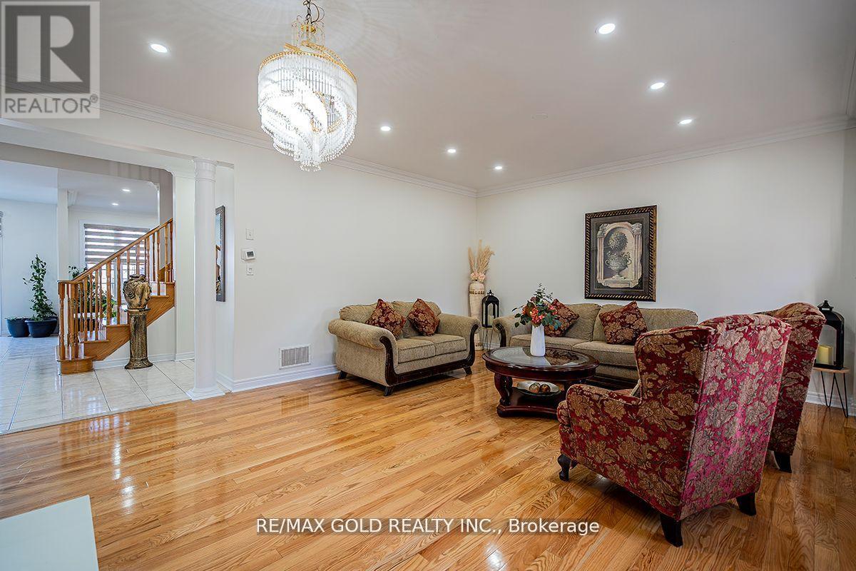 17 Yellow Pine Road, Brampton, Ontario  L6P 2E4 - Photo 7 - W12425164