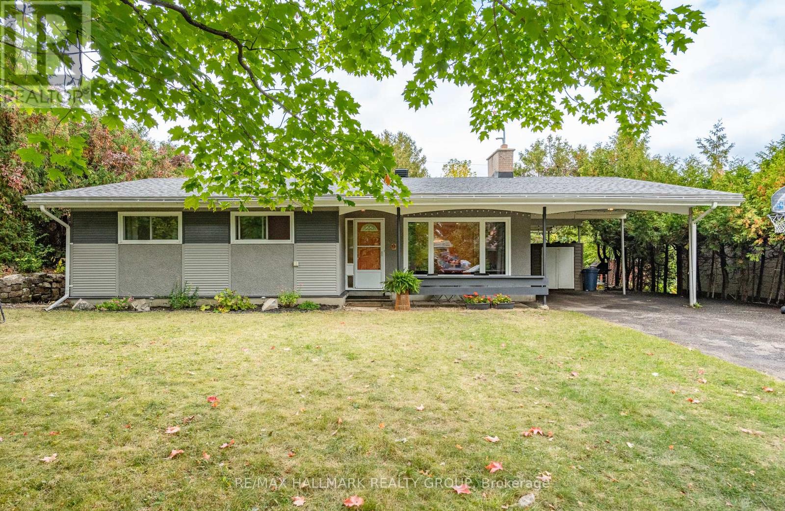 9 NEWBURY AVENUE, Ottawa, Ontario