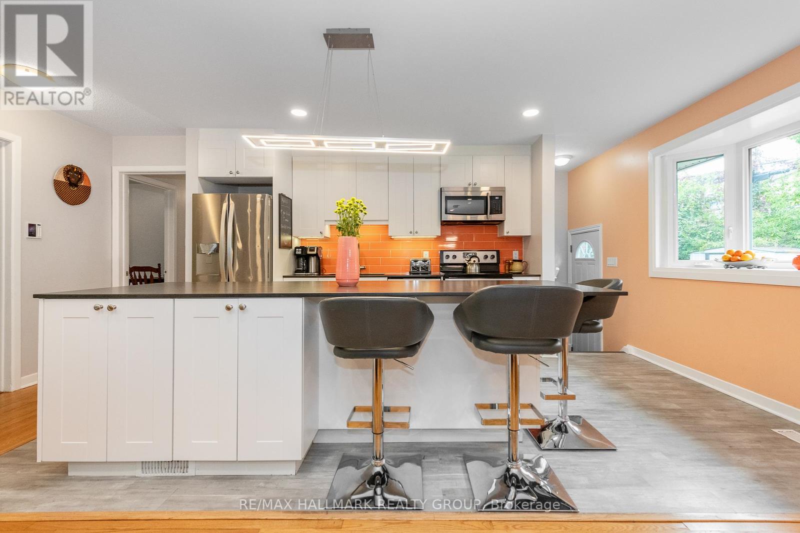 9 Newbury Avenue, Ottawa, Ontario  K2E 6K7 - Photo 11 - X12425189