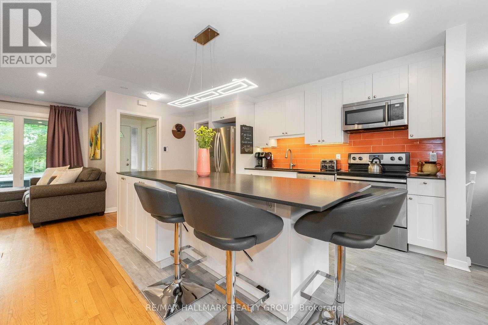 9 Newbury Avenue, Ottawa, Ontario  K2E 6K7 - Photo 12 - X12425189