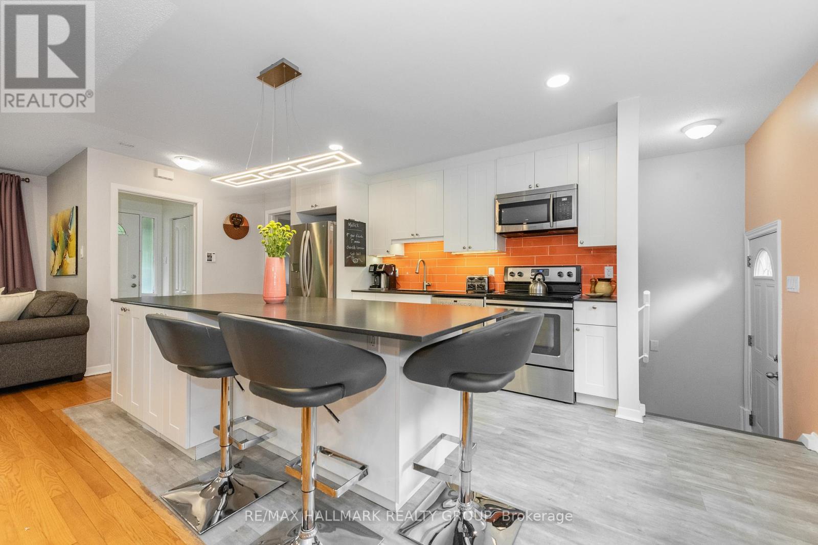 9 Newbury Avenue, Ottawa, Ontario  K2E 6K7 - Photo 13 - X12425189