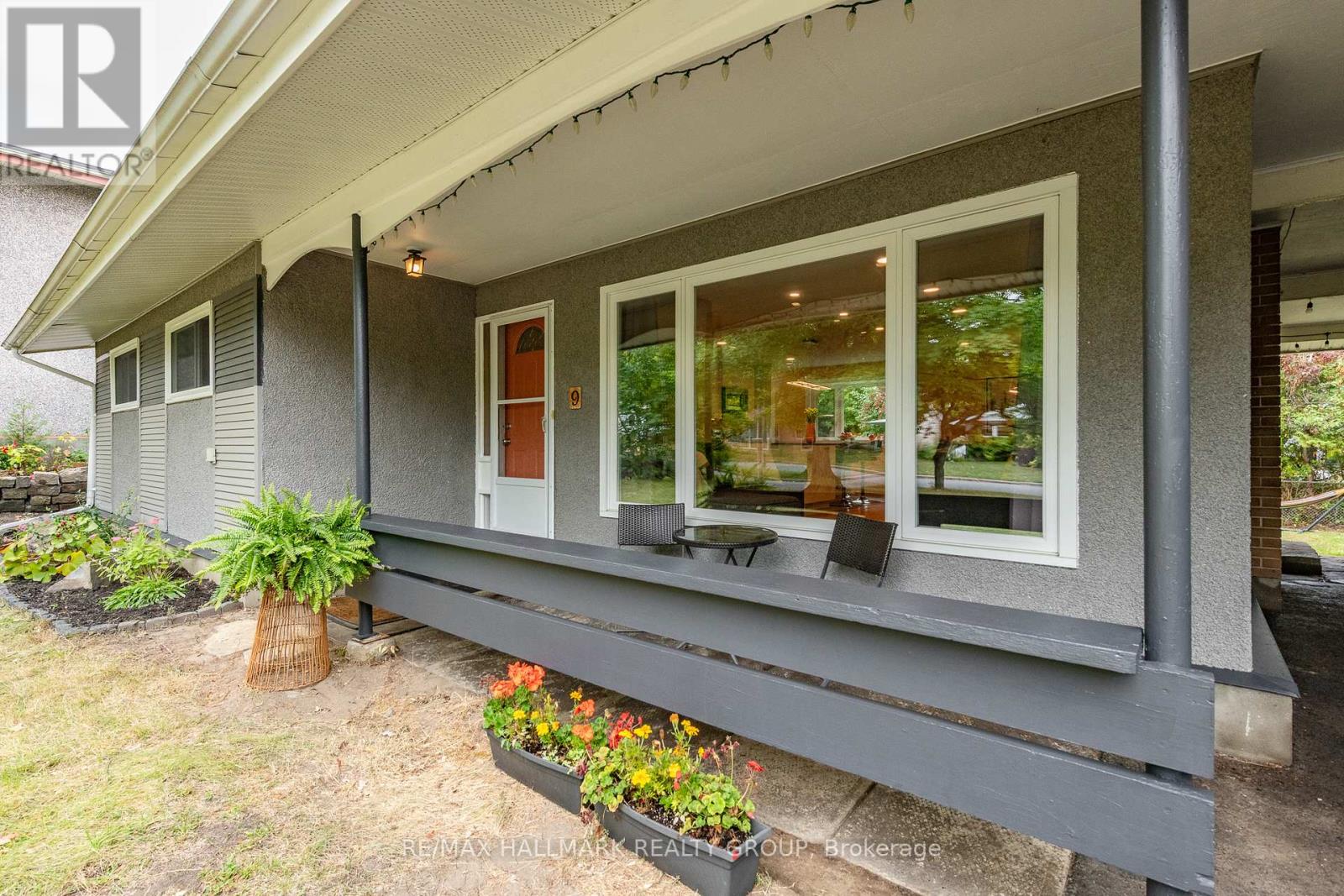 9 Newbury Avenue, Ottawa, Ontario  K2E 6K7 - Photo 2 - X12425189