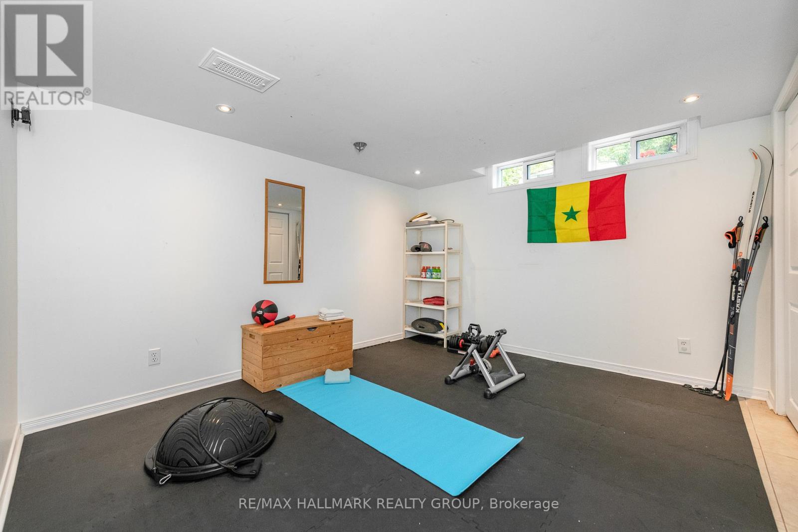9 Newbury Avenue, Ottawa, Ontario  K2E 6K7 - Photo 33 - X12425189