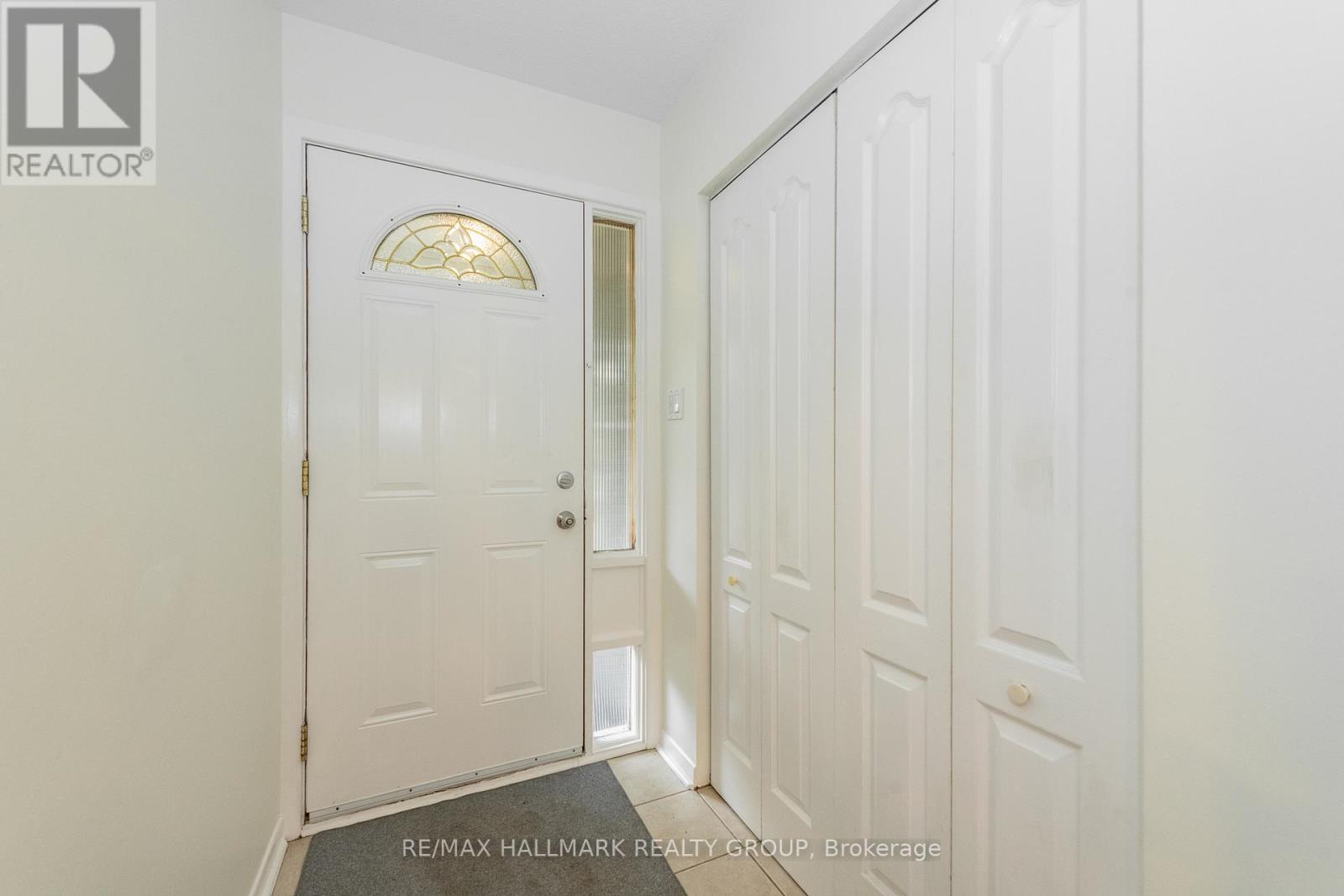 9 Newbury Avenue, Ottawa, Ontario  K2E 6K7 - Photo 4 - X12425189