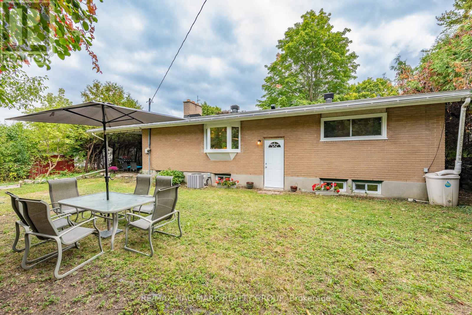 9 Newbury Avenue, Ottawa, Ontario  K2E 6K7 - Photo 41 - X12425189