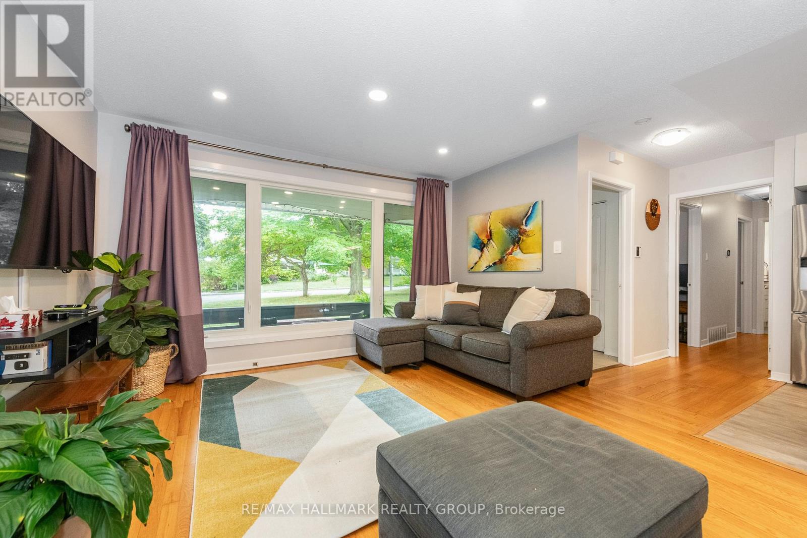 9 Newbury Avenue, Ottawa, Ontario  K2E 6K7 - Photo 7 - X12425189