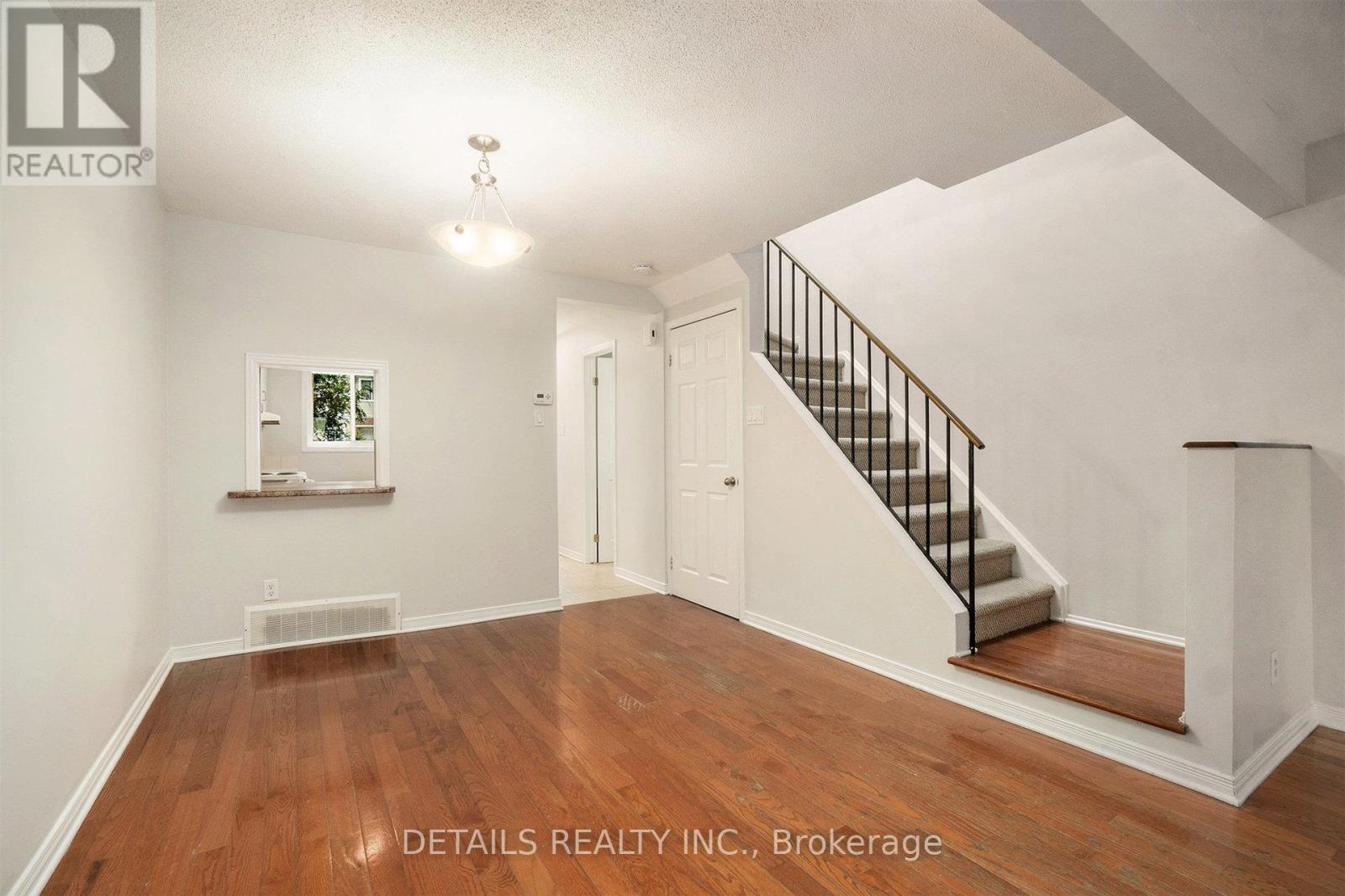 9 - 144 Valley Stream, Unit D Drive, Ottawa, Ontario  K2H 9C6 - Photo 4 - X12425197