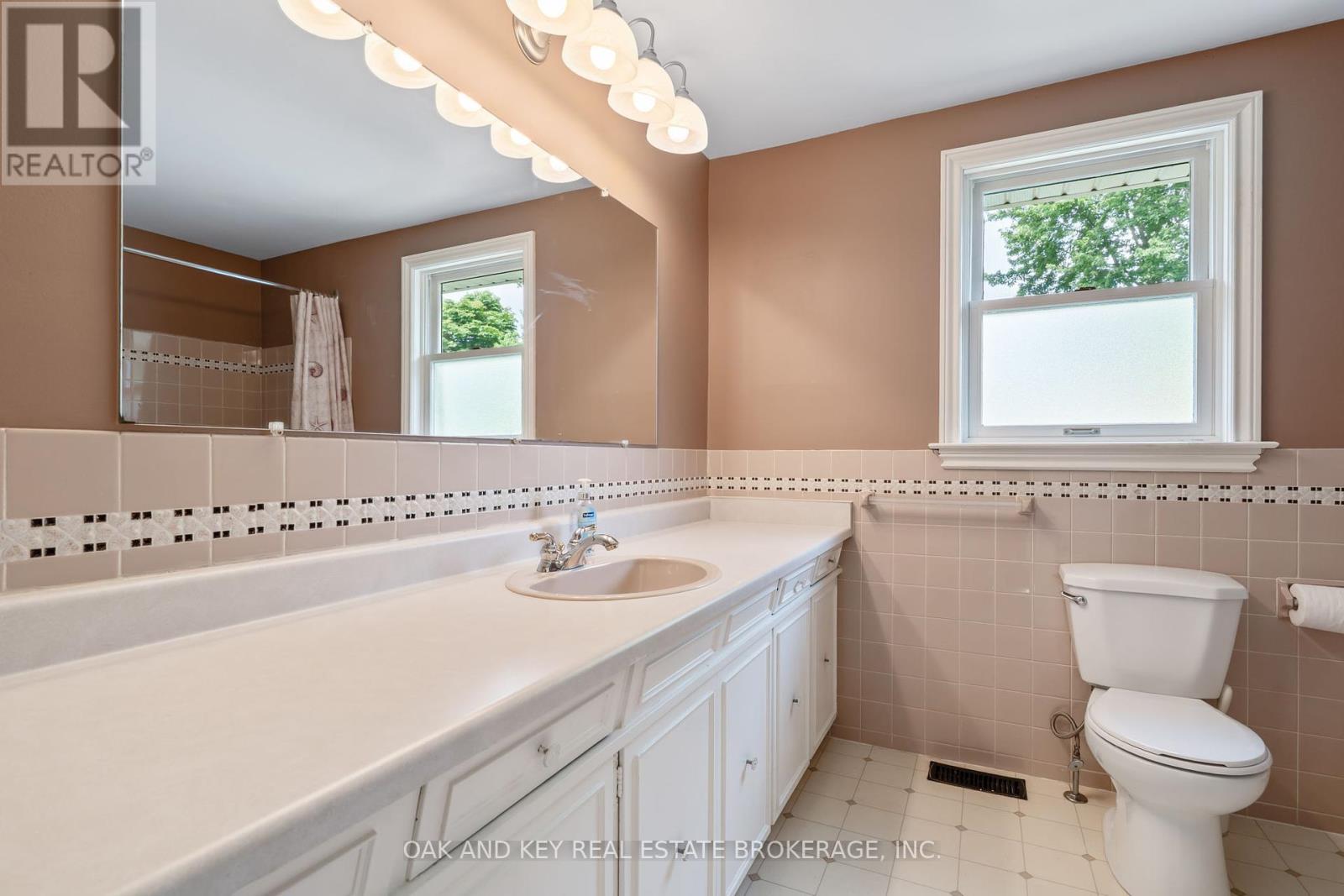948 Farnham Road N, London South, Ontario  N6K 1S1 - Photo 12 - X12401902