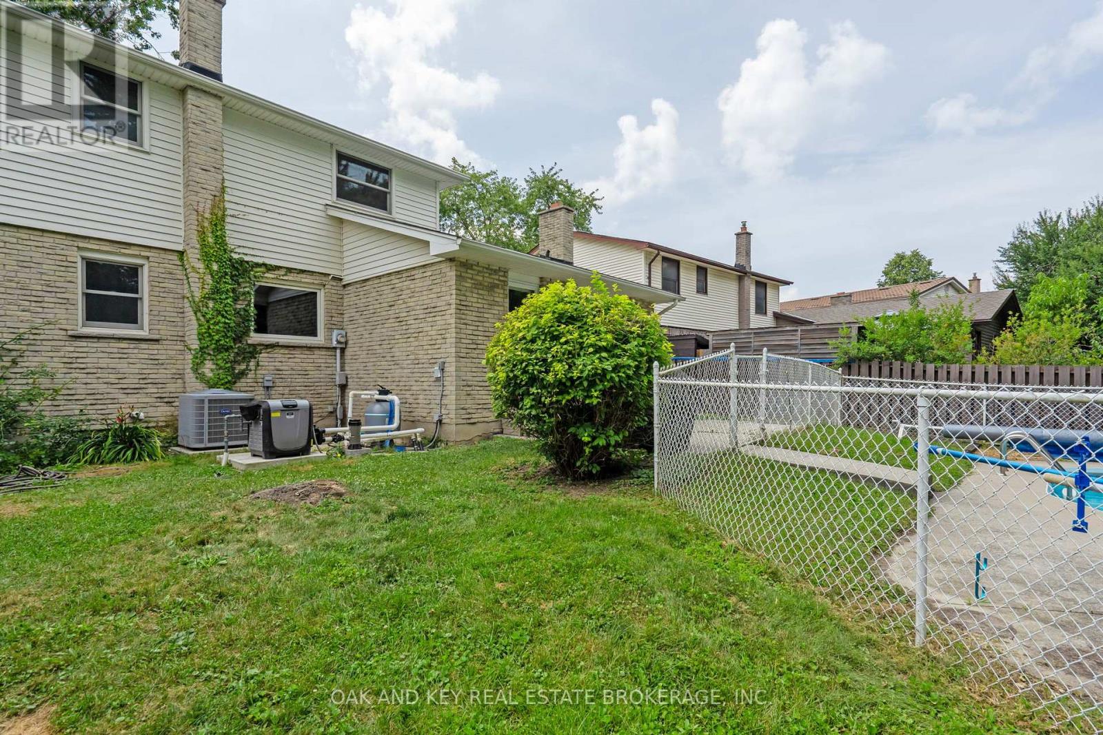 948 Farnham Road N, London South, Ontario  N6K 1S1 - Photo 18 - X12401902