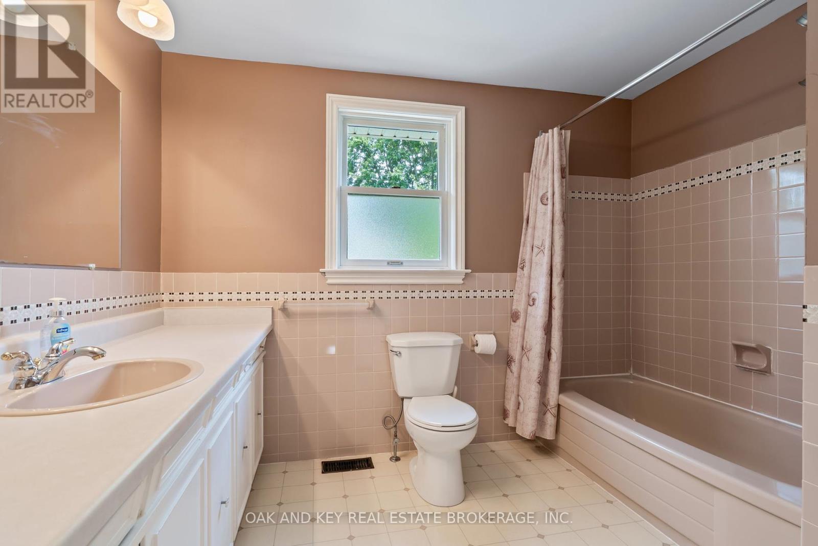 948 Farnham Road N, London South, Ontario  N6K 1S1 - Photo 13 - X12401902