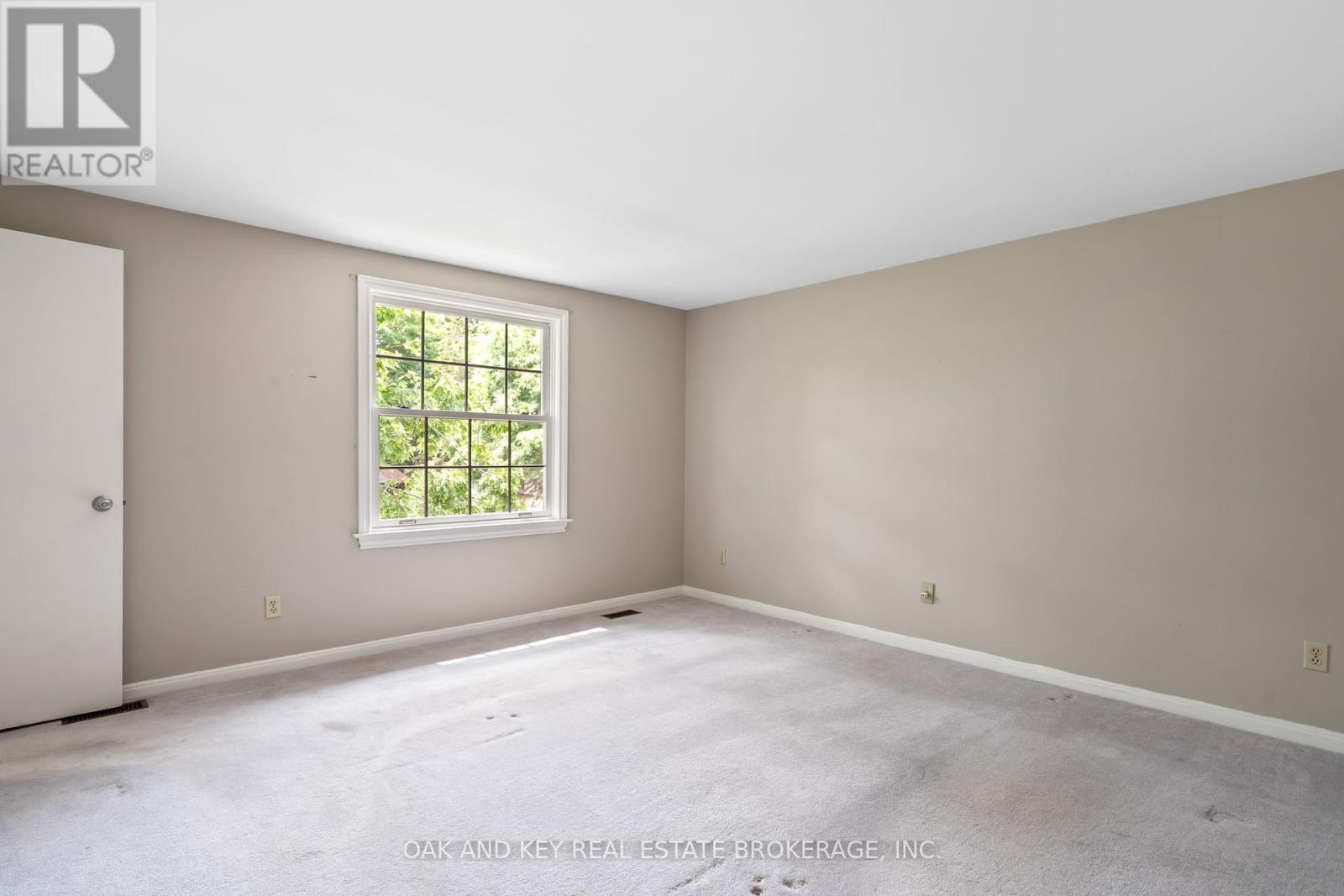 948 Farnham Road N, London South, Ontario  N6K 1S1 - Photo 2 - X12401902