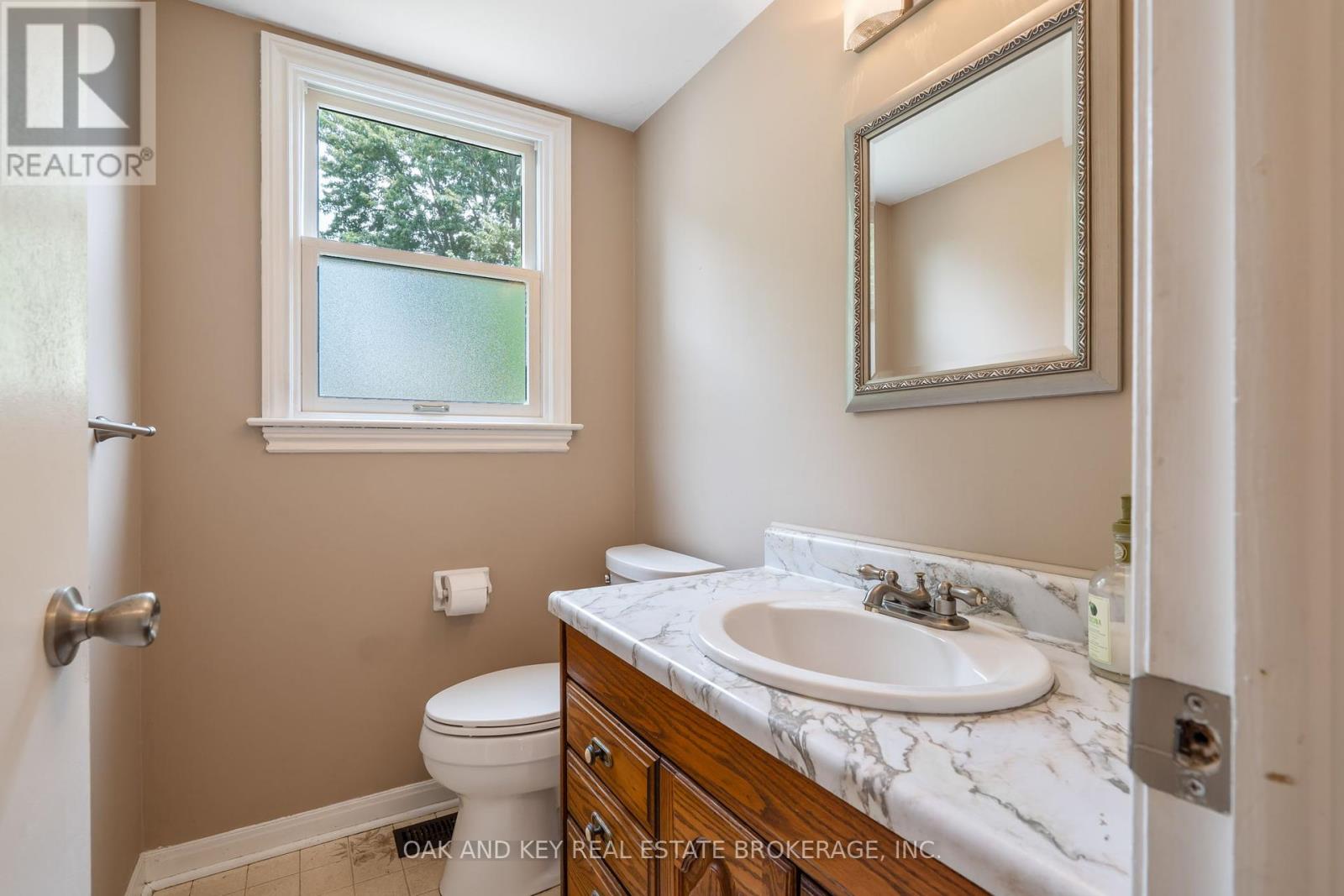 948 Farnham Road N, London South, Ontario  N6K 1S1 - Photo 36 - X12401902