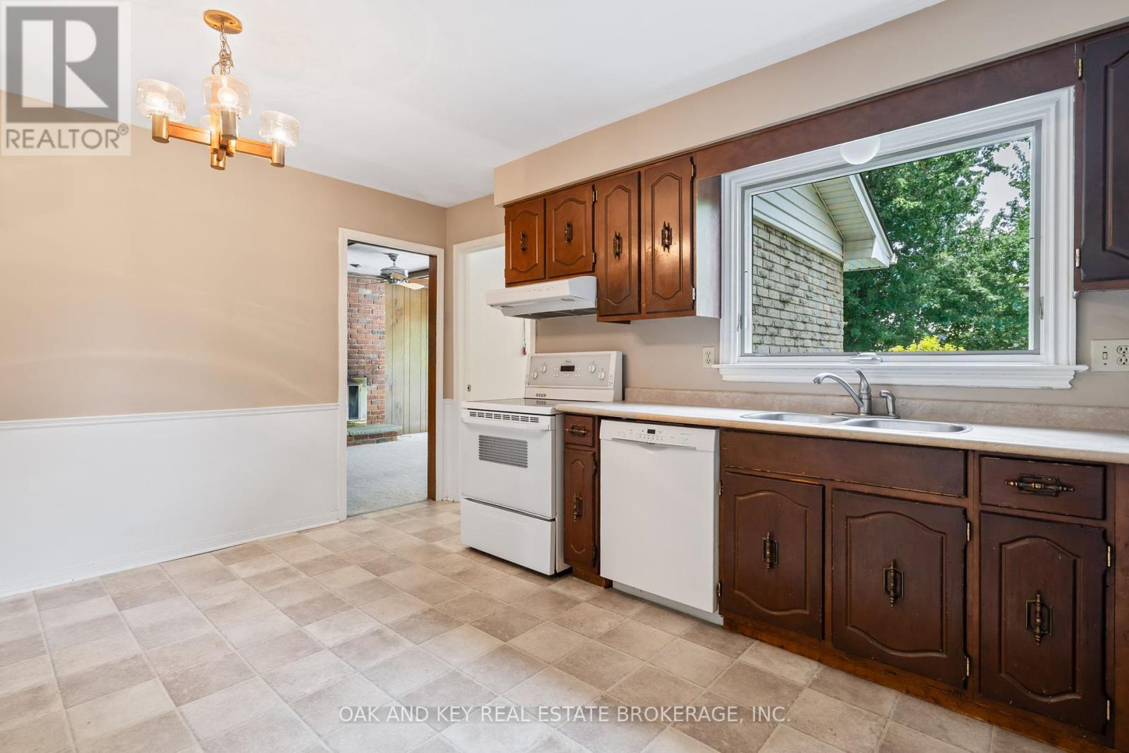 948 Farnham Road N, London South, Ontario  N6K 1S1 - Photo 39 - X12401902