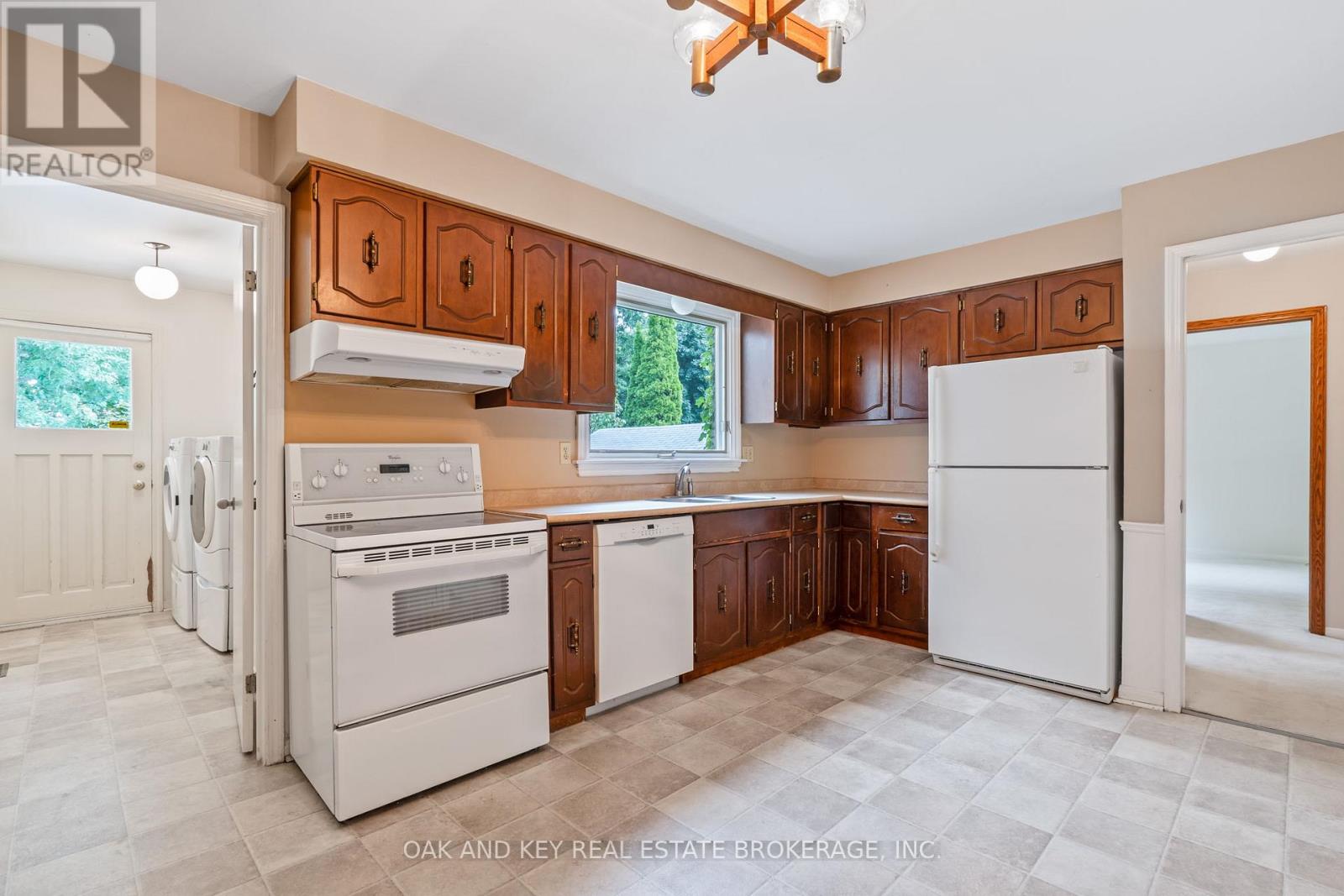 948 Farnham Road N, London South, Ontario  N6K 1S1 - Photo 41 - X12401902