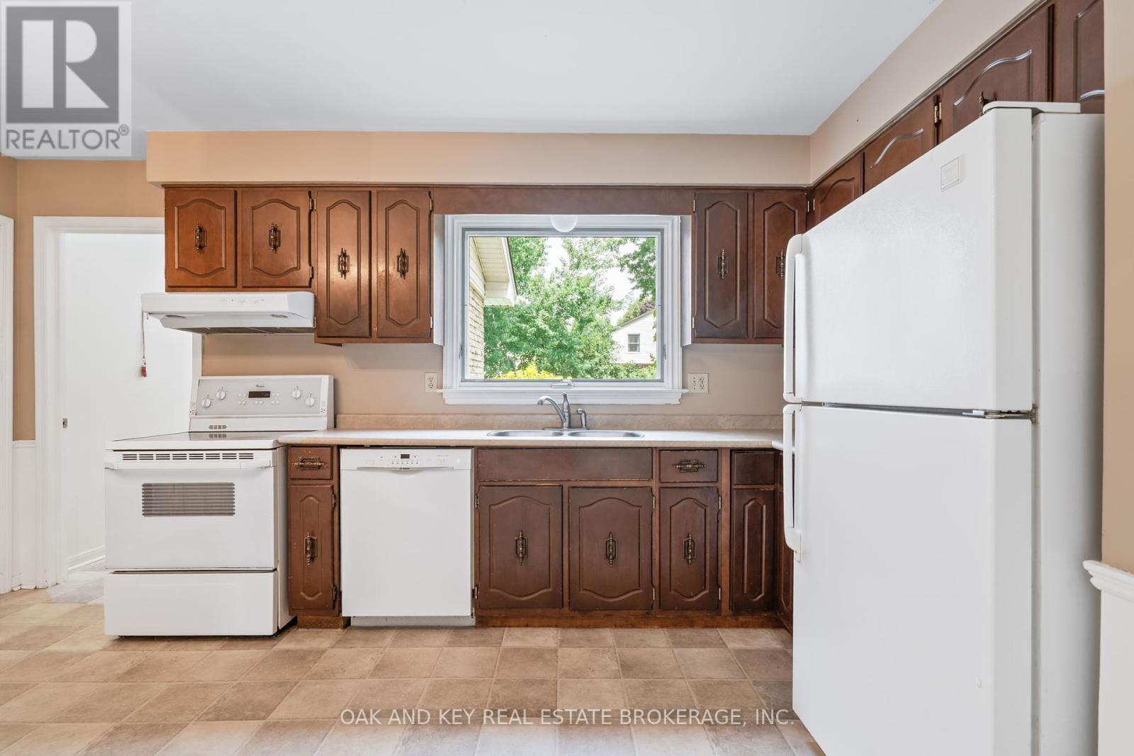 948 Farnham Road N, London South, Ontario  N6K 1S1 - Photo 40 - X12401902